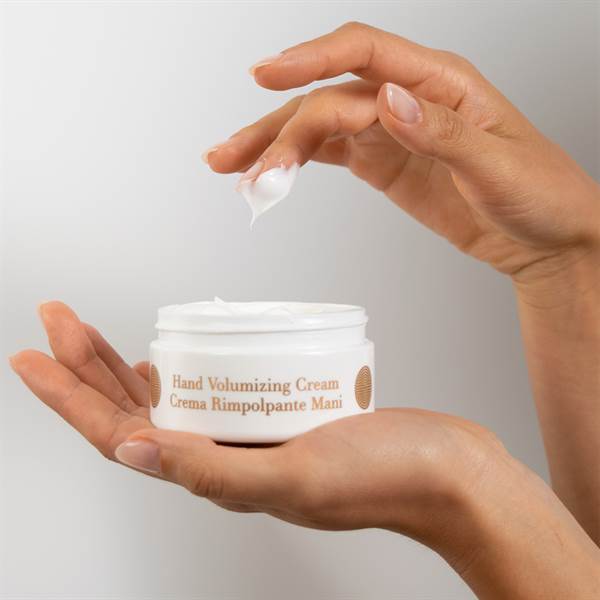 LADYINWHITE HAND CARE: TRATTAMENTI SPECIFICI PER MANI ESIGENTI